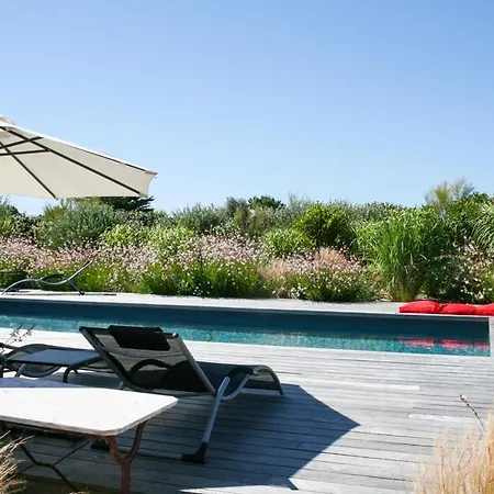 Les Portes-en-re Sleeps 14 With Pool ヴィラ *
