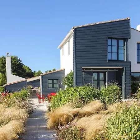 ヴィラ Les Portes-en-re Sleeps 14 With Pool