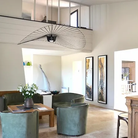 ヴィラ Les Portes-en-re Sleeps 14 With Pool