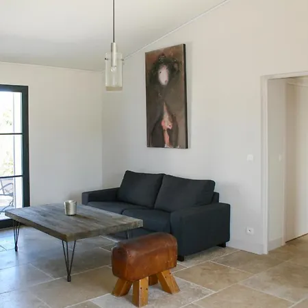Les Portes-en-re Sleeps 14 With Pool