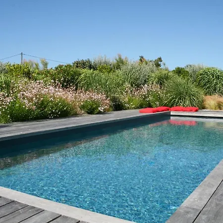 Les Portes-en-re Sleeps 14 With Pool ヴィラ