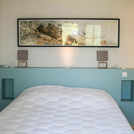 Les Portes-en-re Sleeps 14 With Pool ヴィラ
